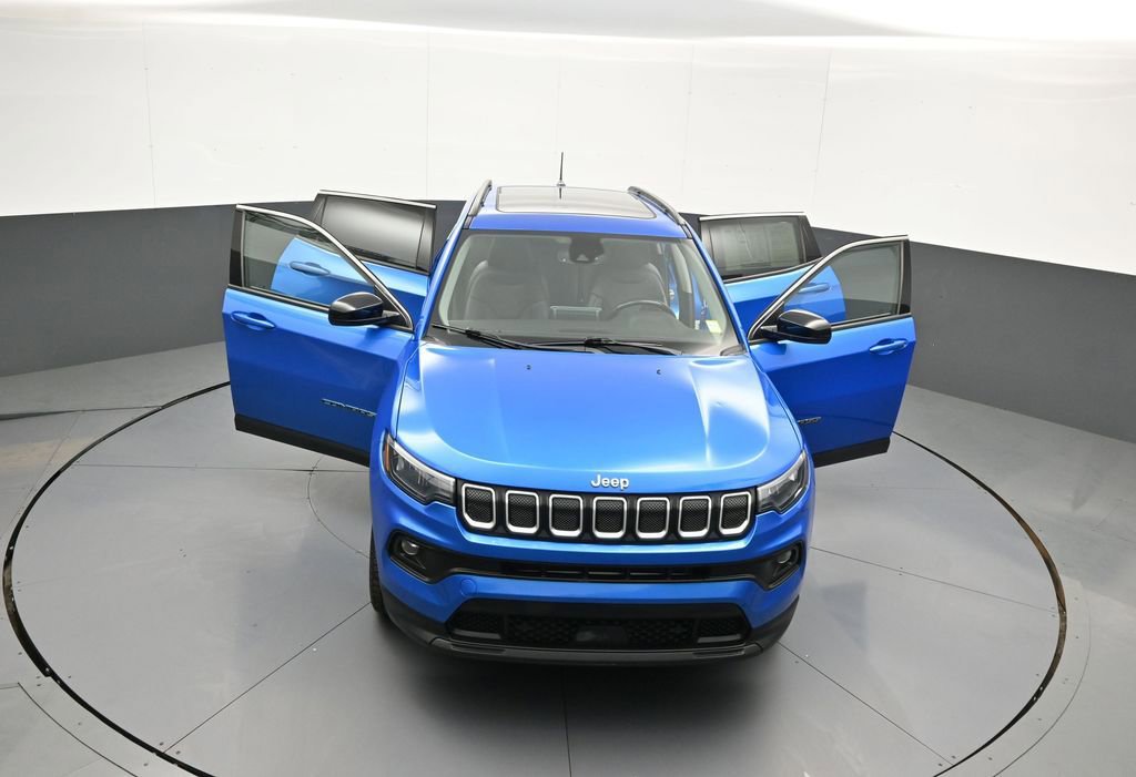 Used 2022 Jeep Compass Latitude w/ Sun and Sound Group AWD/4WD image 45