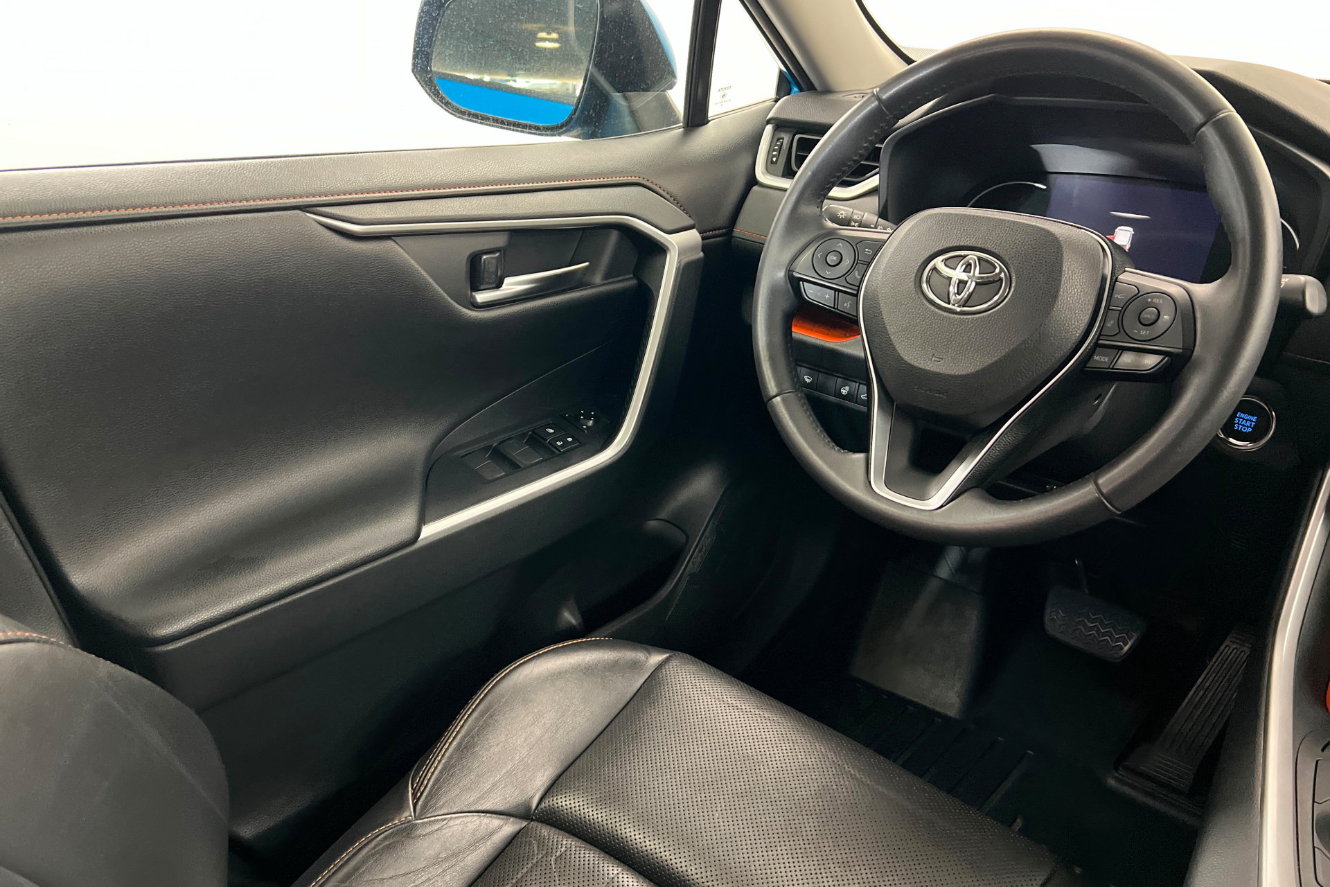 Used 2019 Toyota RAV4 Adventure w/ Cold Weather Package AWD/4WD image 11