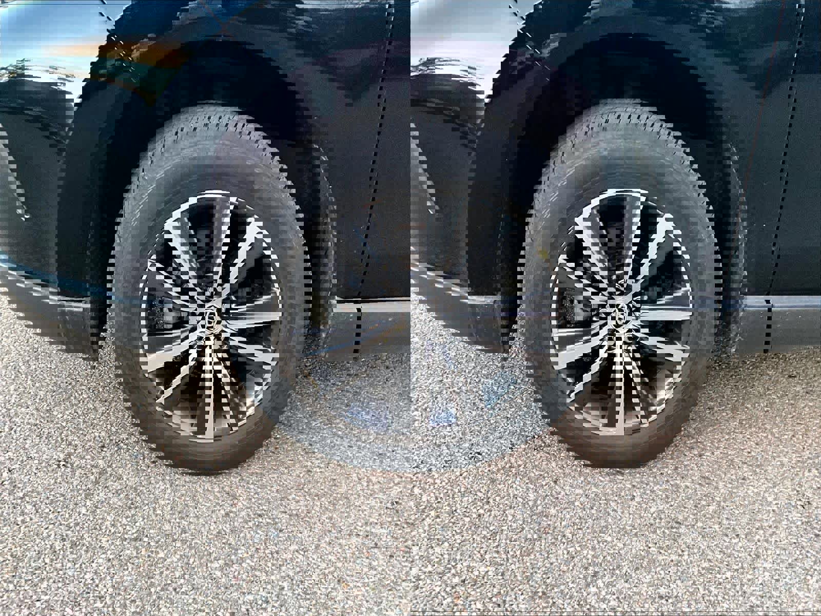 Used 2021 Toyota Venza LE w/ Carpet Mat Package (TMS) image 4