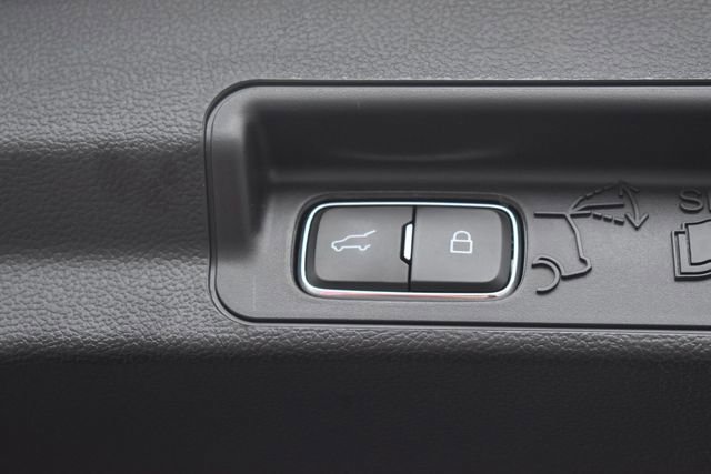 Used 2024 Ford Explorer XLT w/ Equipment Group 202A AWD/4WD image 19