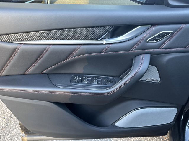 Used 2022 Maserati Levante Trofeo image 27