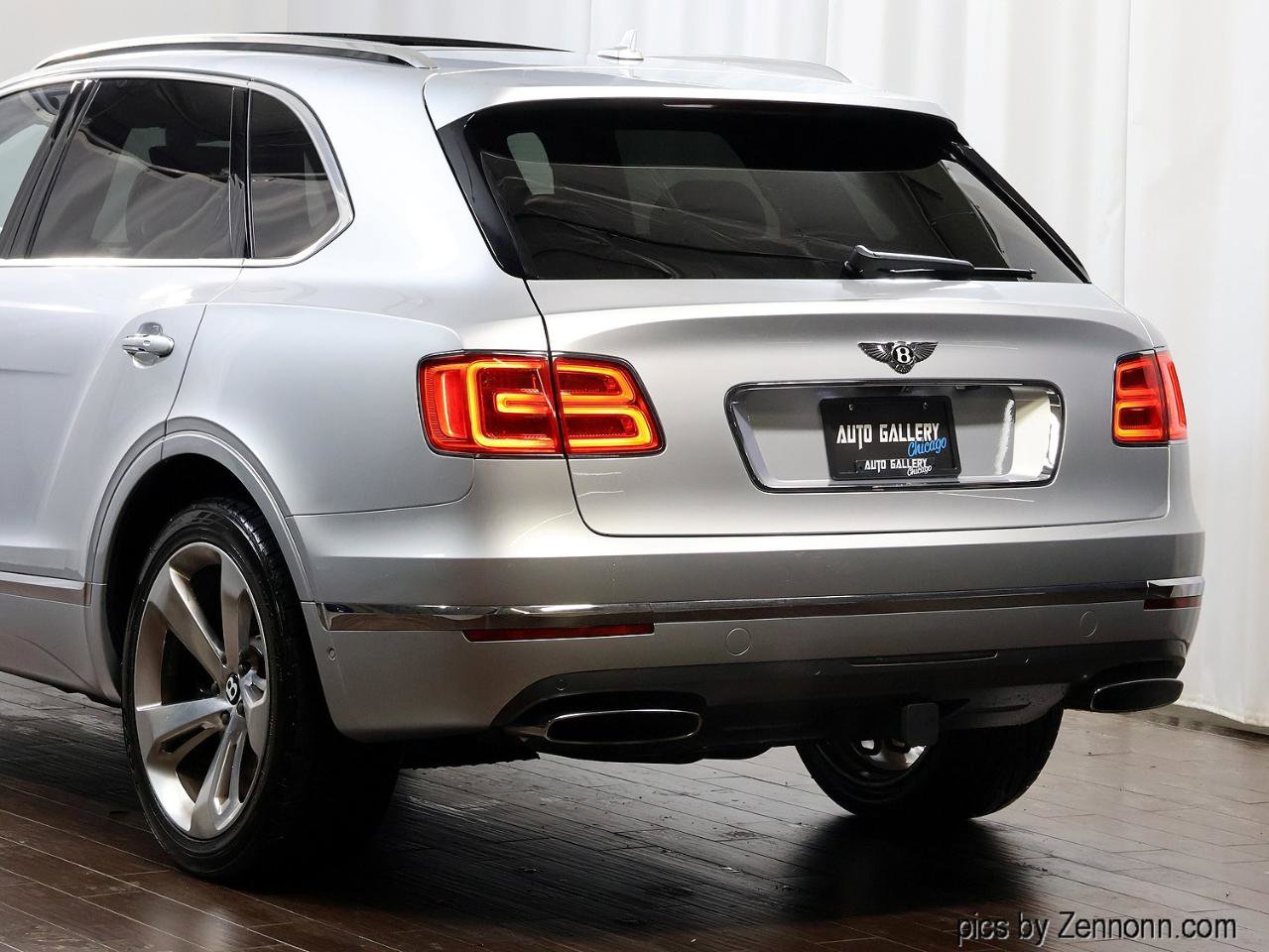 Used 2017 Bentley Bentayga image 9