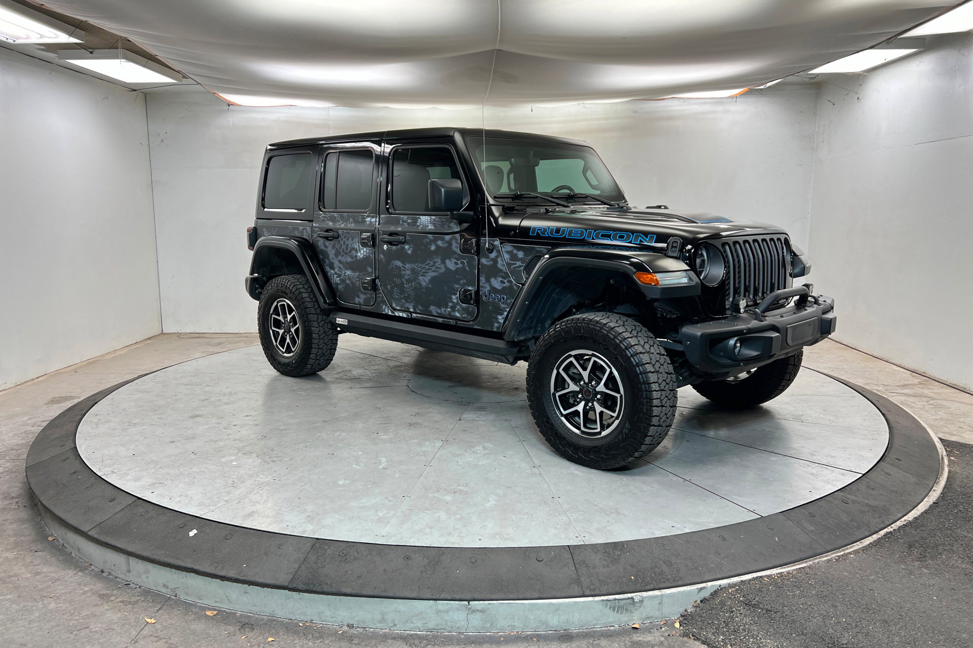 Used 2021 Jeep Wrangler Unlimited Rubicon 4xe w/ Steel Bumper Group image 7
