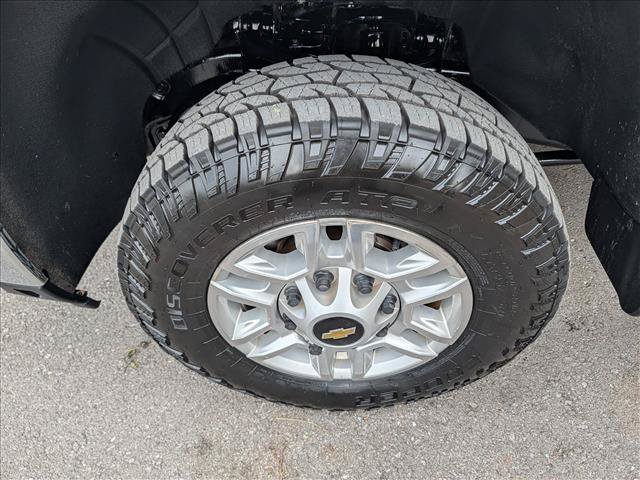 Used 2025 Chevrolet Silverado 2500 LT w/ Convenience Package AWD/4WD image 9