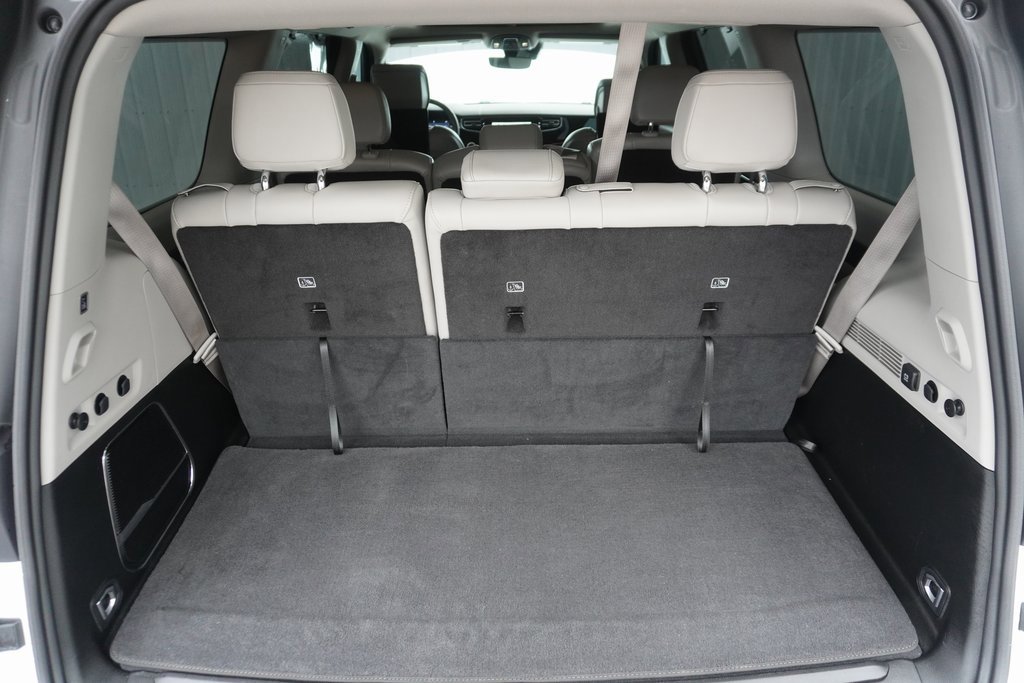 Used 2023 Jeep Wagoneer 4WD w/ Premium Group I image 7