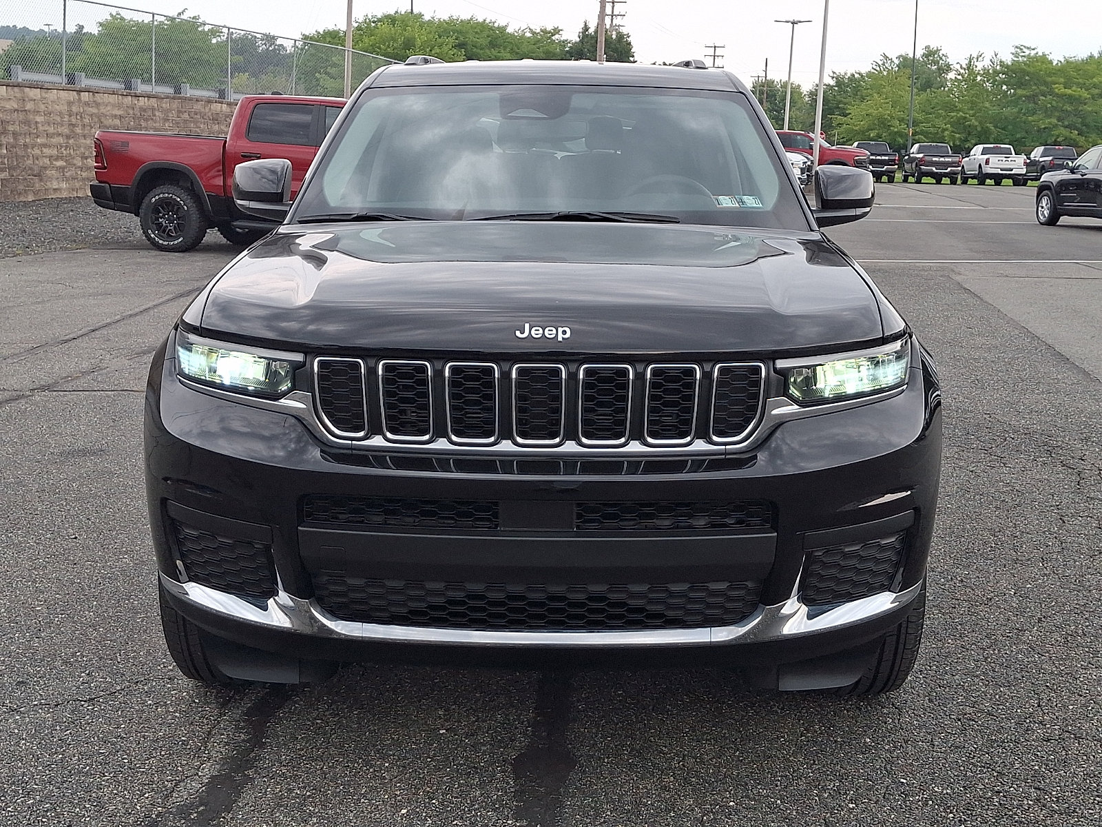 Used 2023 Jeep Grand Cherokee L Laredo w/ Luxury Tech Group I AWD/4WD image 2