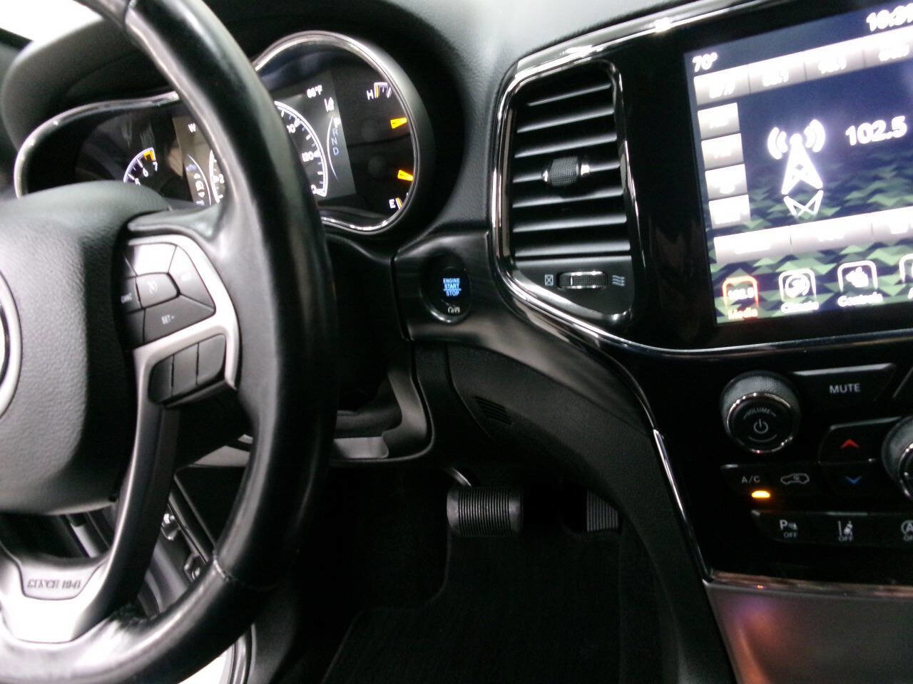 Used 2021 Jeep Grand Cherokee Laredo X image 27