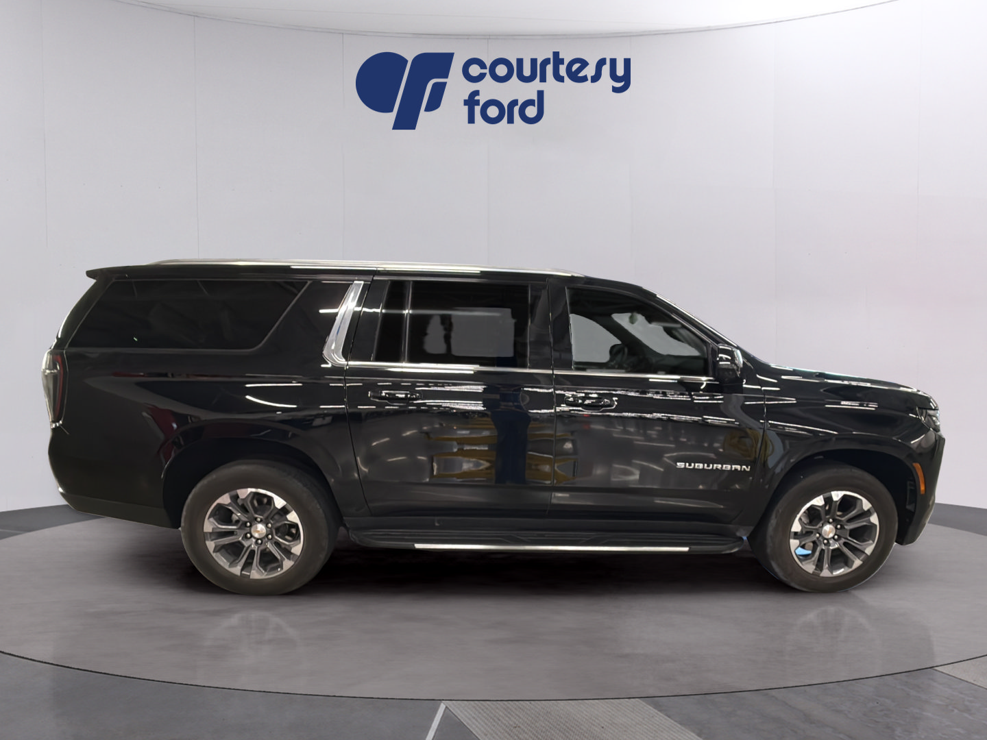 Used 2025 Chevrolet Suburban LT w/ Comfort Package AWD/4WD image 8