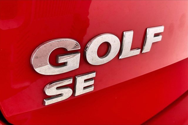 Used 2017 Volkswagen Golf SE image 32