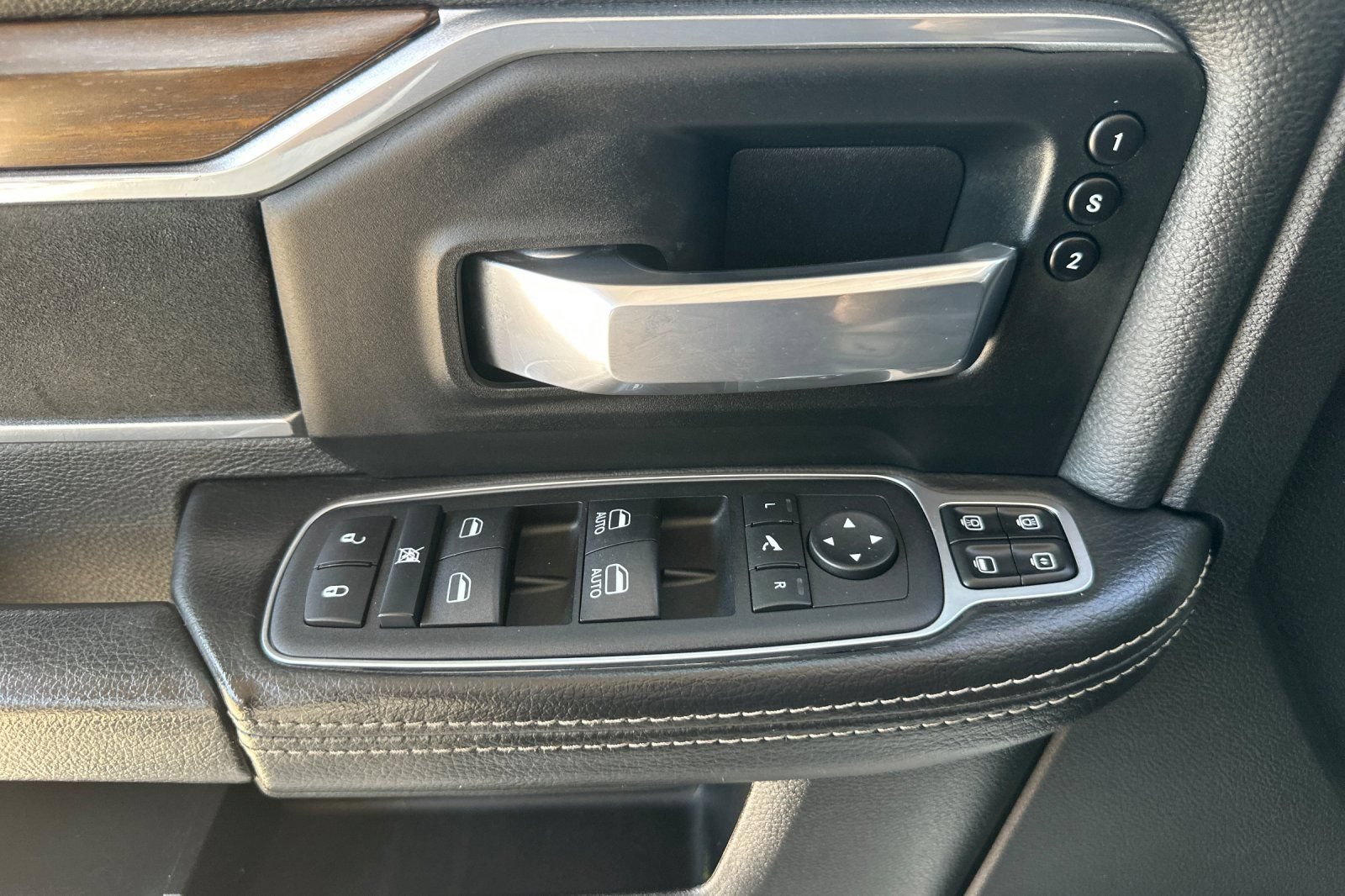 Used 2024 RAM 2500 Laramie AWD/4WD image 11
