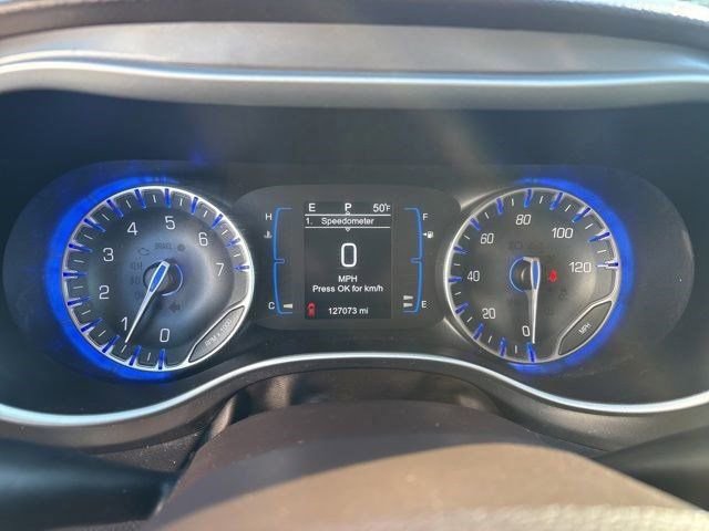 Used 2017 Chrysler Pacifica Touring w/ Tire & Wheel Group FWD image 15