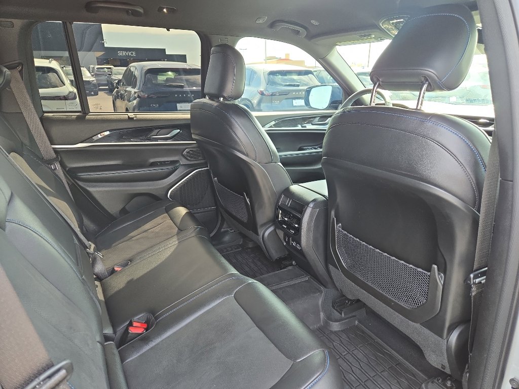 Used 2022 Jeep Grand Cherokee Trailhawk w/ Advanced Protech Group II AWD/4WD image 17