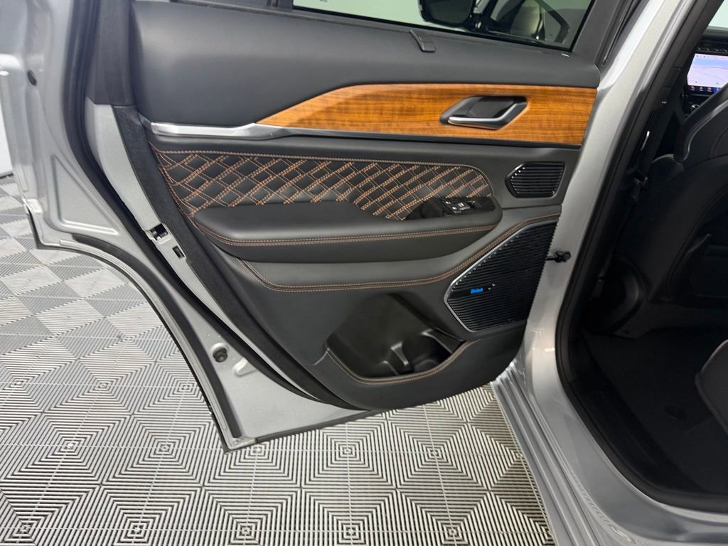 Certified 2022 Jeep Grand Cherokee Summit AWD/4WD image 26