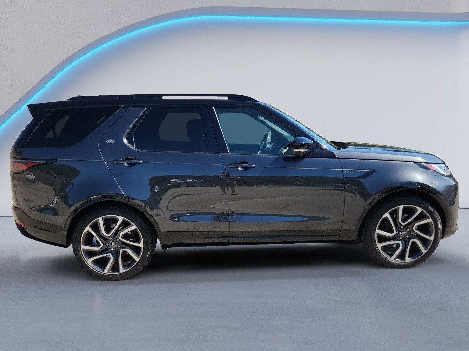 Used 2024 Land Rover Discovery Dynamic SE AWD/4WD image 6