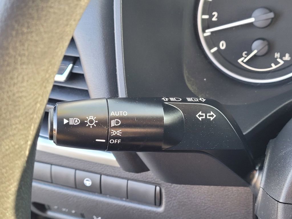 Used 2024 Nissan Rogue SV image 16