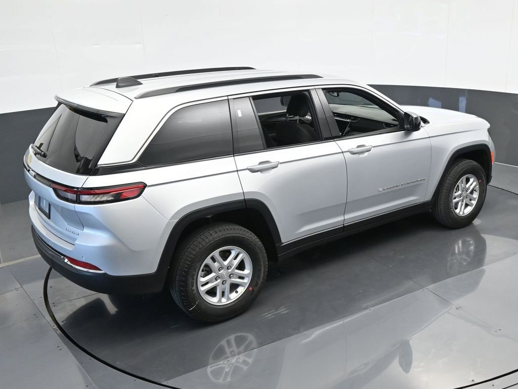 Used 2024 Jeep Grand Cherokee Laredo w/ Trailer Tow Package image 33