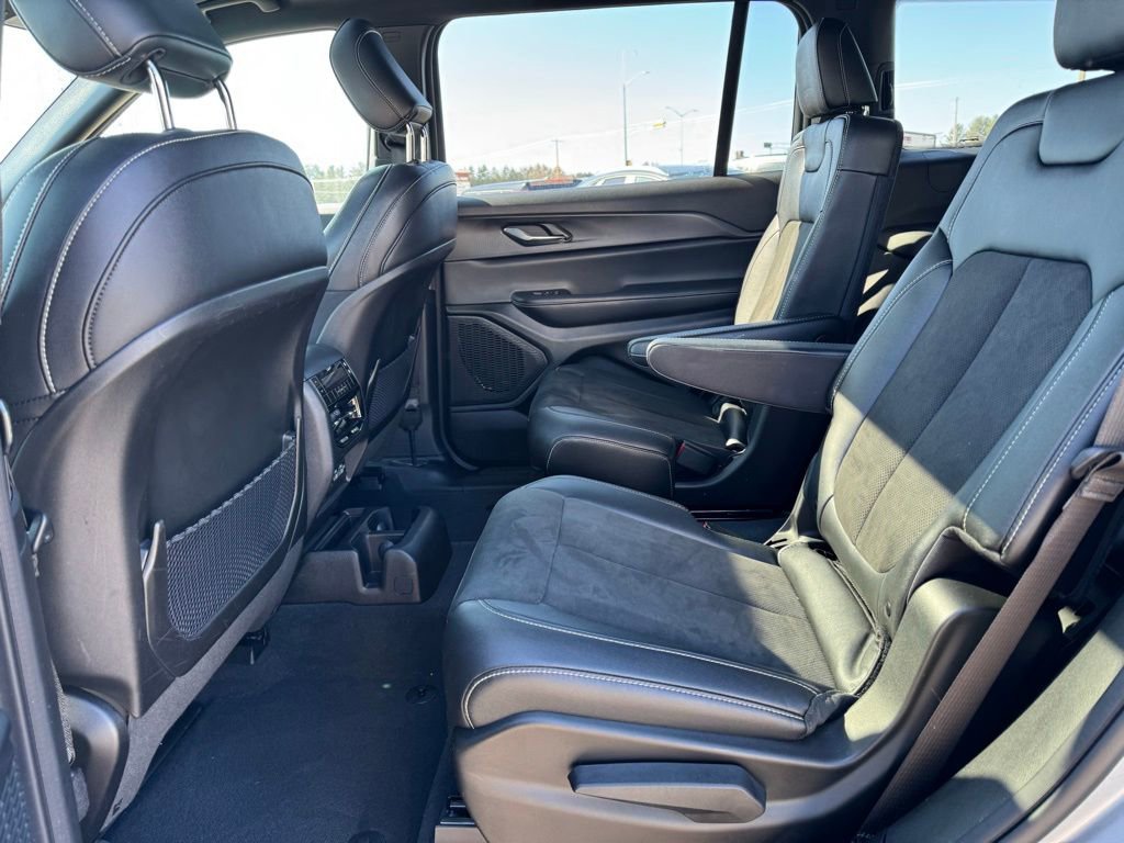 Used 2024 Jeep Grand Cherokee L Altitude image 21