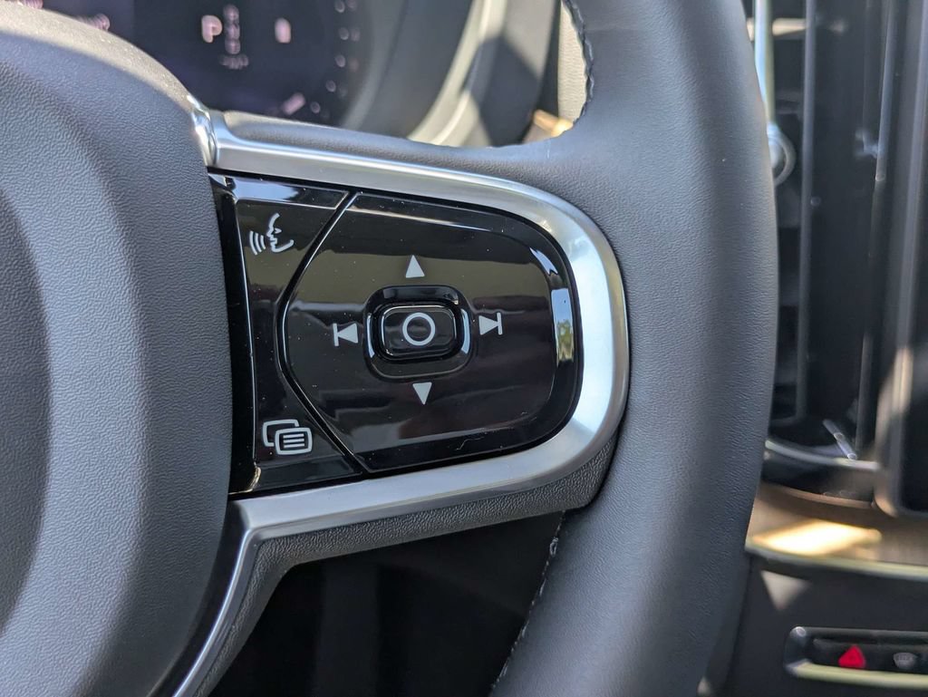 New 2026 Volvo XC60 B5 Plus w/ Protection Package Premier AWD/4WD image 28