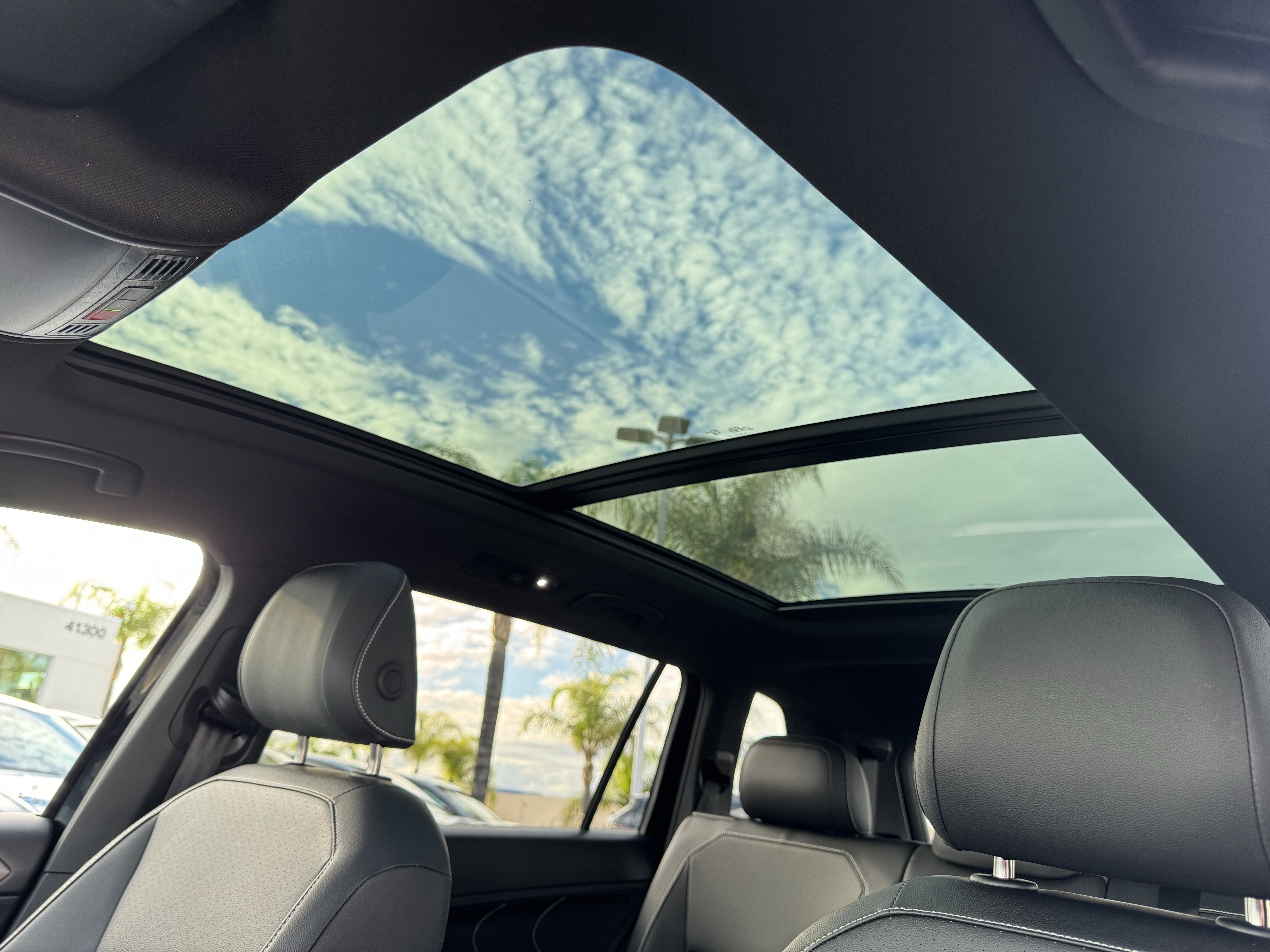 Certified 2024 Volkswagen Tiguan SE R-Line image 33