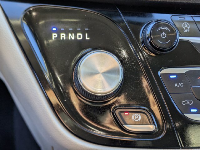 Used 2022 Chrysler Pacifica Touring-L FWD image 14