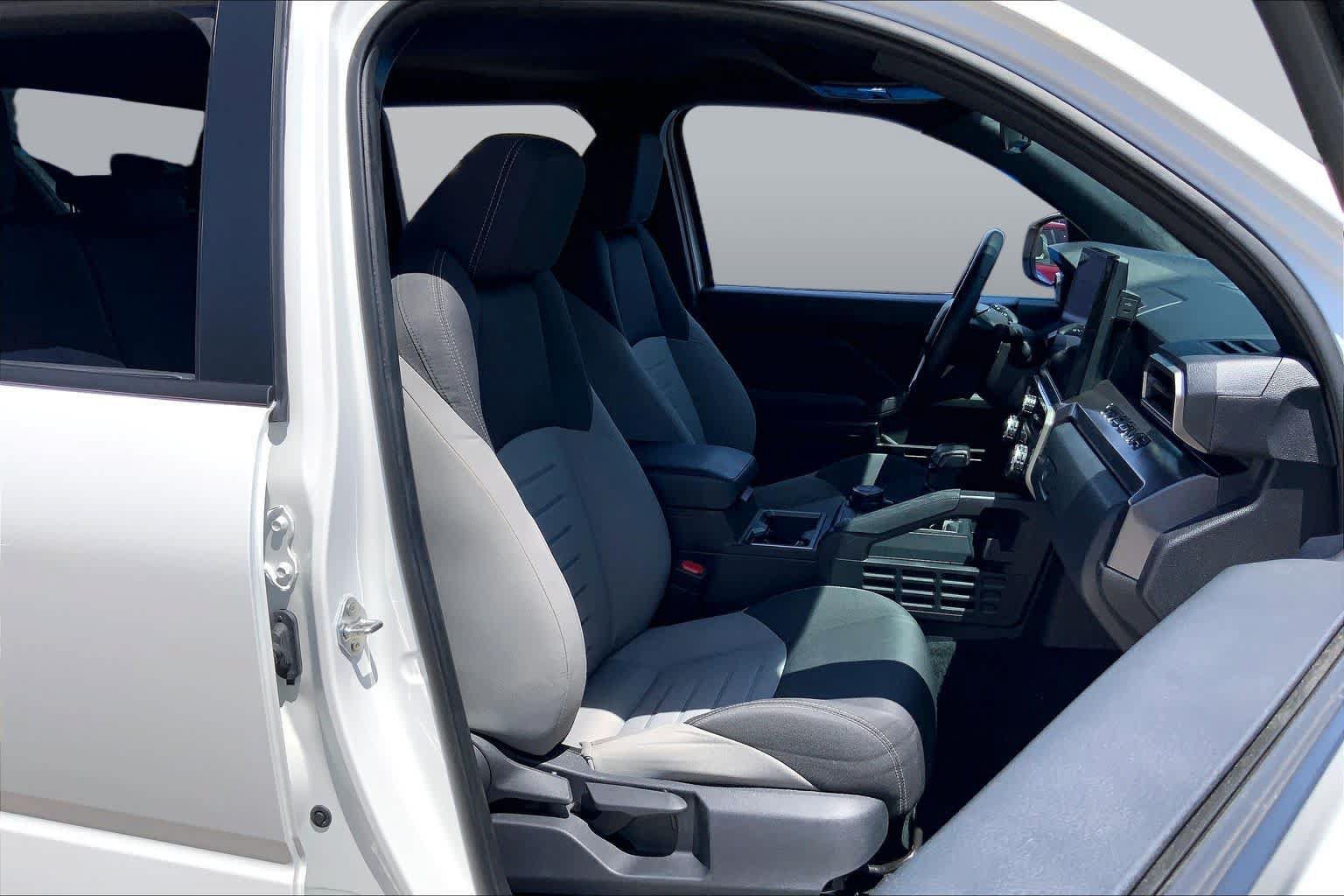 Used 2025 Toyota Tacoma TRD Off-Road AWD/4WD image 9