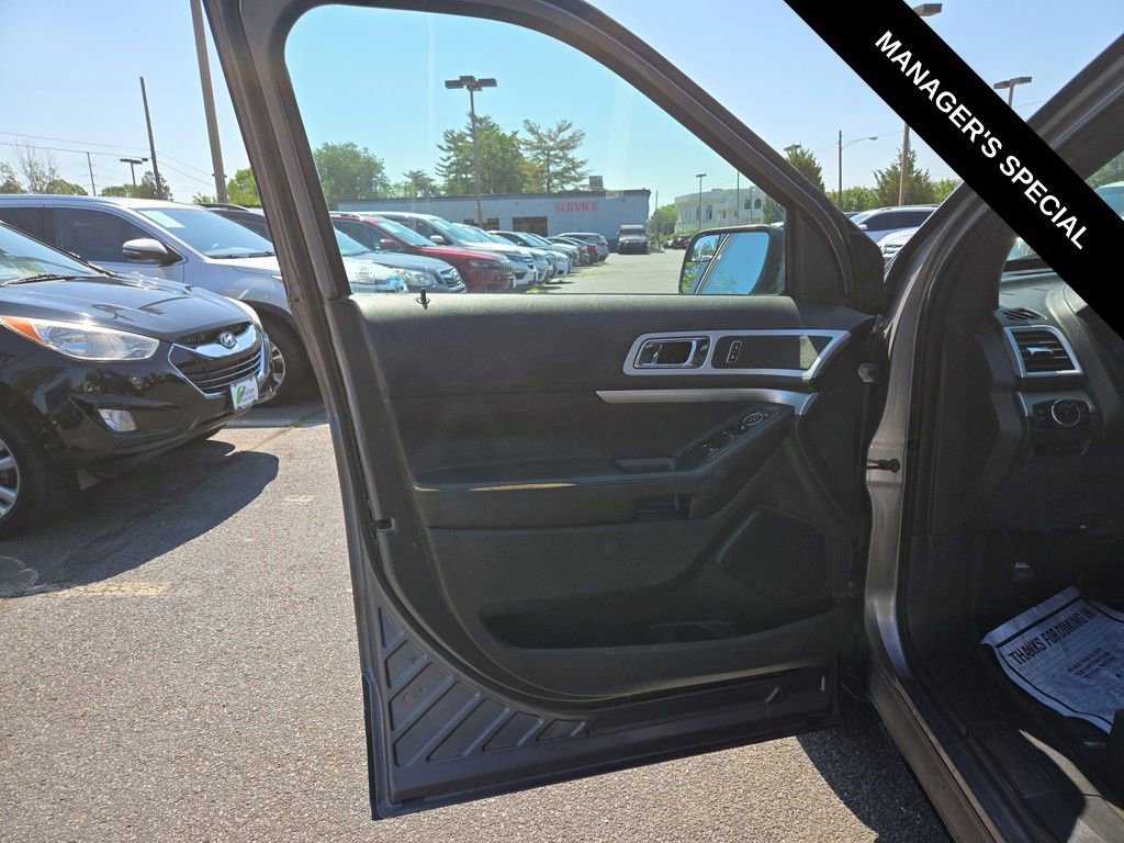 Used 2014 Ford Explorer XLT w/ Equipment Group 202A image 10