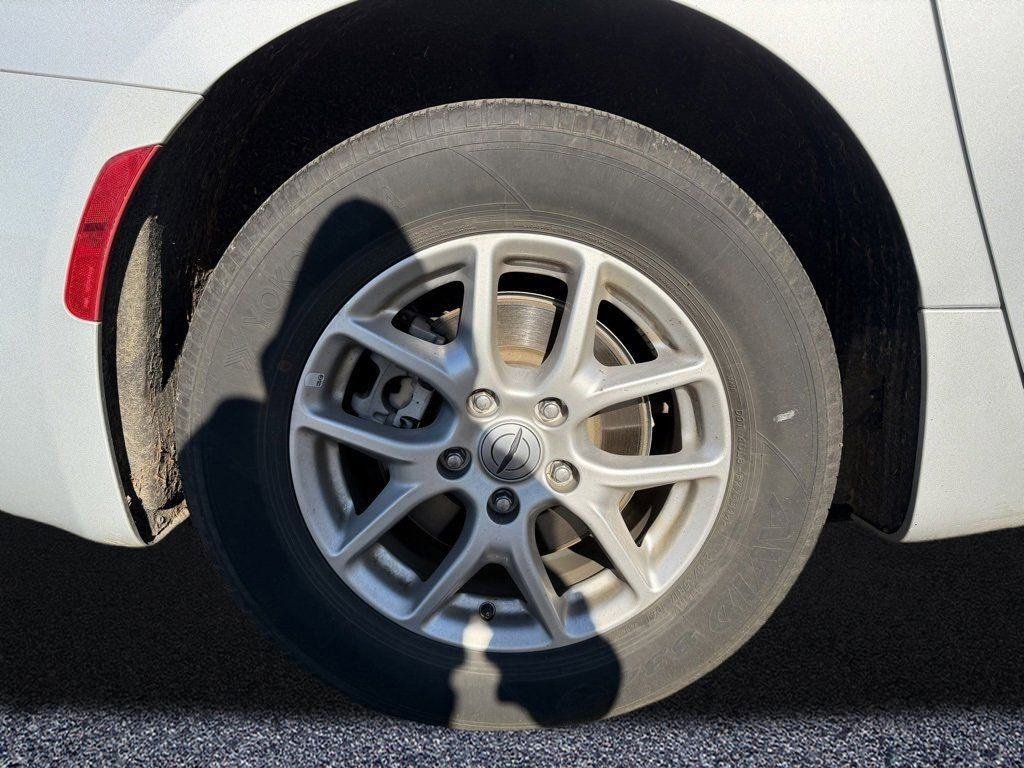 Used 2023 Chrysler Voyager LX image 9