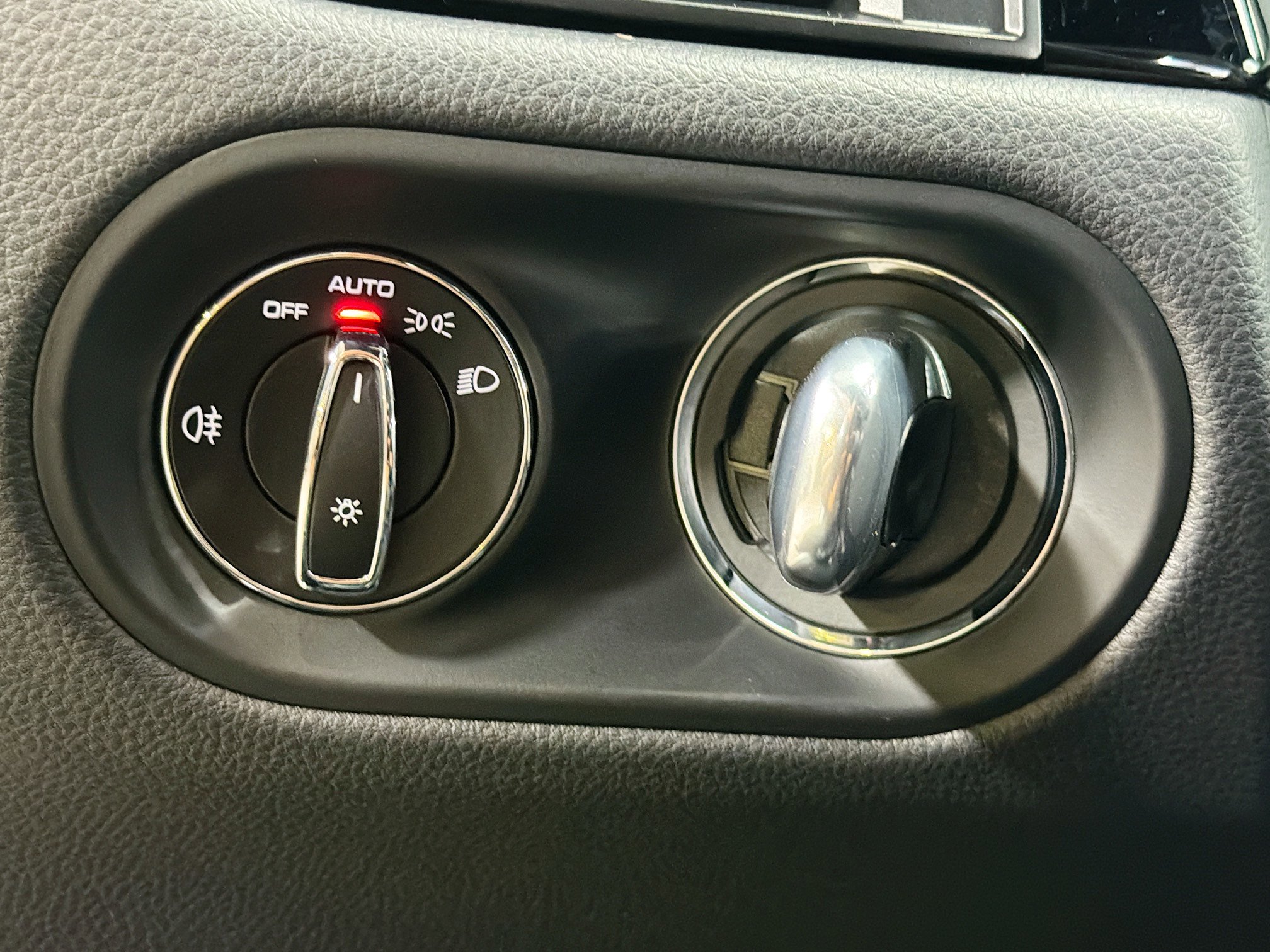 Used 2025 Porsche Macan image 33