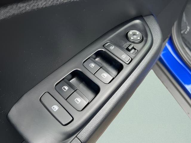 Certified 2025 Hyundai Venue SE image 11