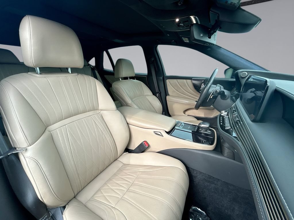 Used 2022 Lexus LS 500 w/ Interior Upgrade Package RWD image 16