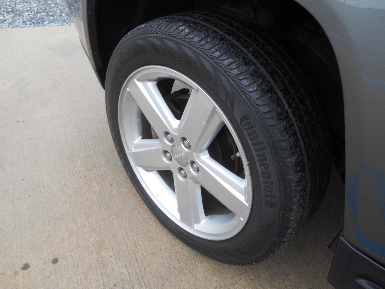 Used 2012 Jeep Compass Limited w/ Sun/Sound Group image 14