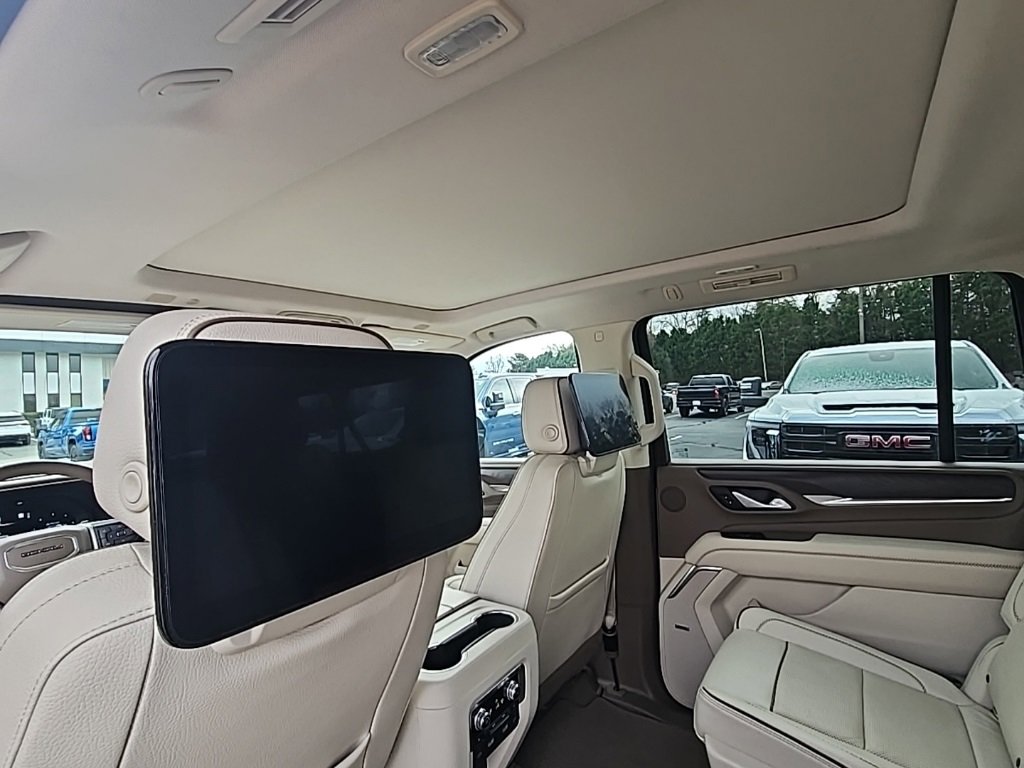 Used 2022 GMC Yukon XL Denali w/ Denali Ultimate Package image 16