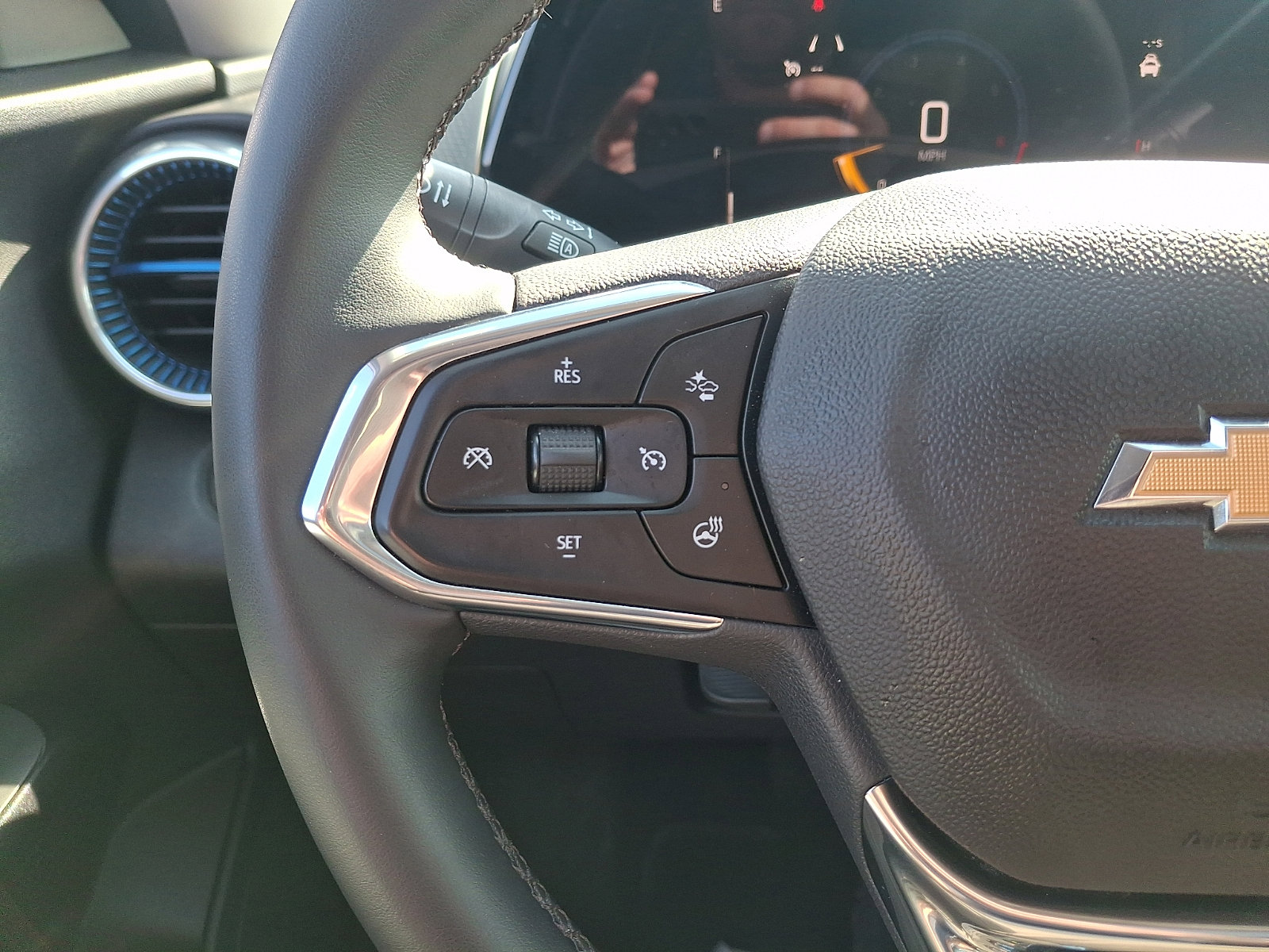 Certified 2024 Chevrolet Trax LT w/ Sunroof Package image 21