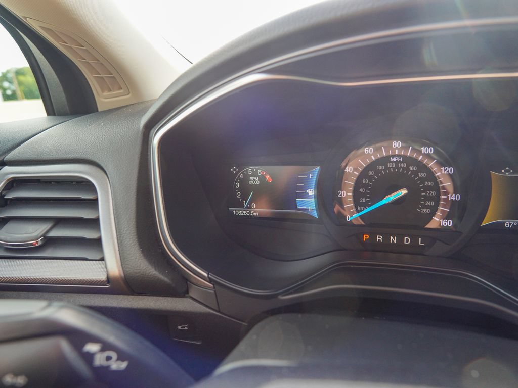 Used 2020 Ford Fusion SE FWD image 18