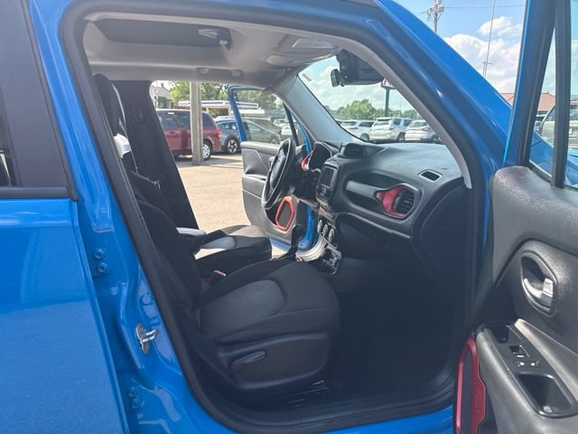 Used 2015 Jeep Renegade Trailhawk w/ Popular Equipment Group AWD/4WD image 14