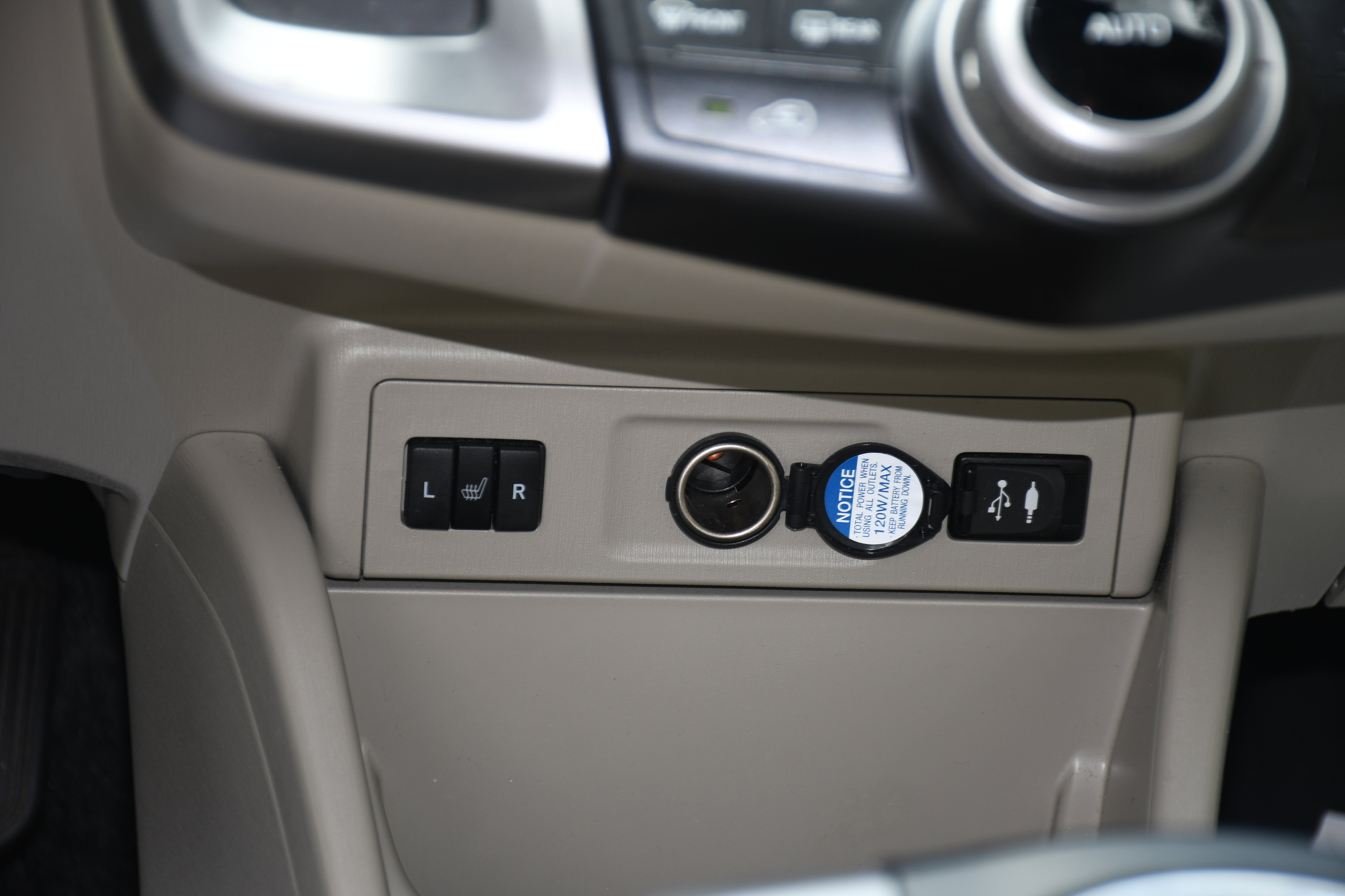 Used 2017 Toyota Prius V Four FWD image 16