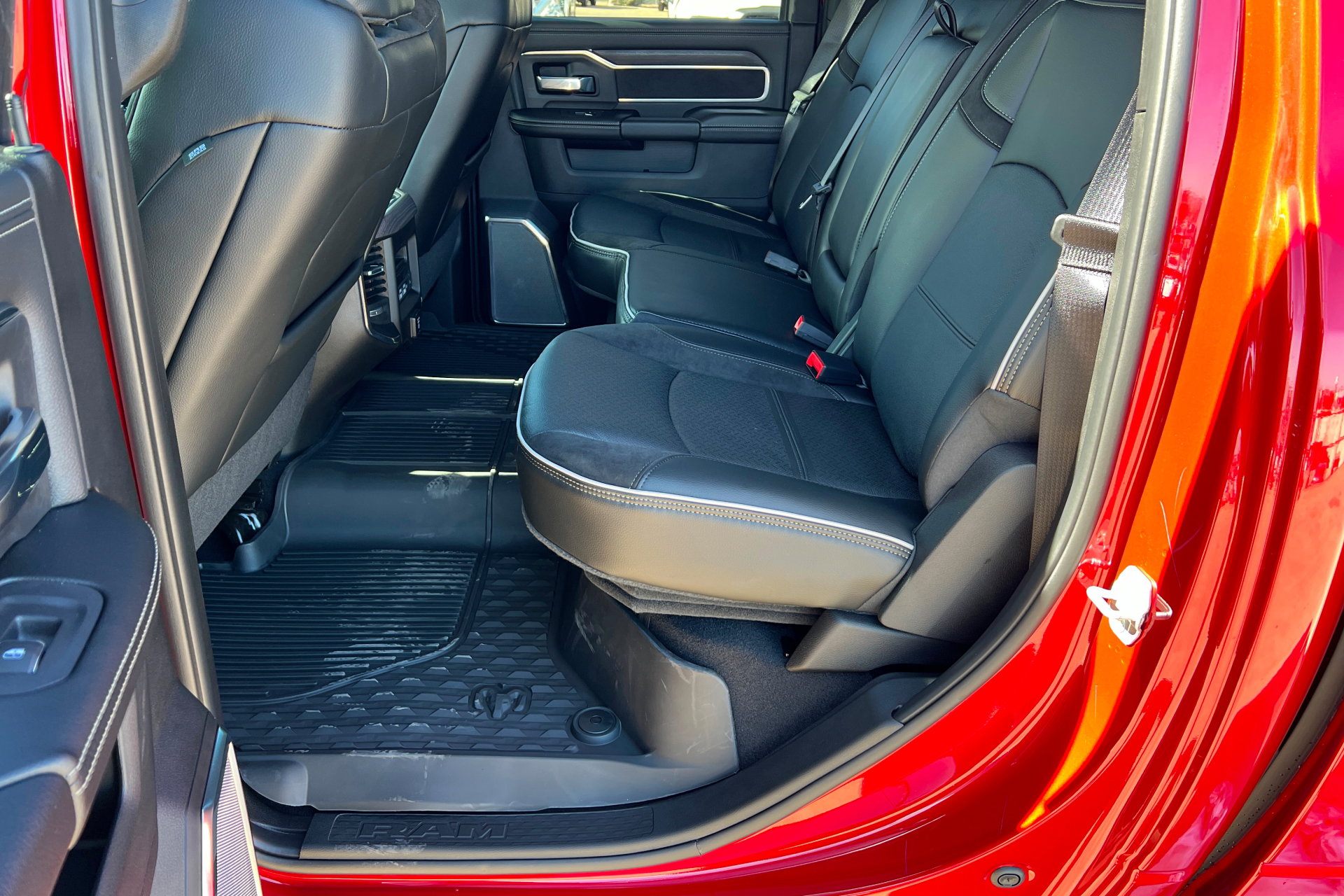 New 2026 RAM 3500 Laramie AWD/4WD image 21