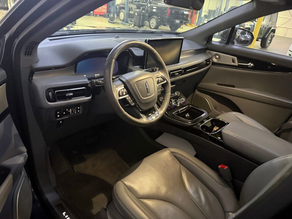 Used 2022 Lincoln Nautilus Reserve w/ Equipment Group 202A image 6