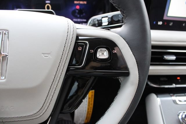 New 2026 Lincoln Aviator AWD image 13