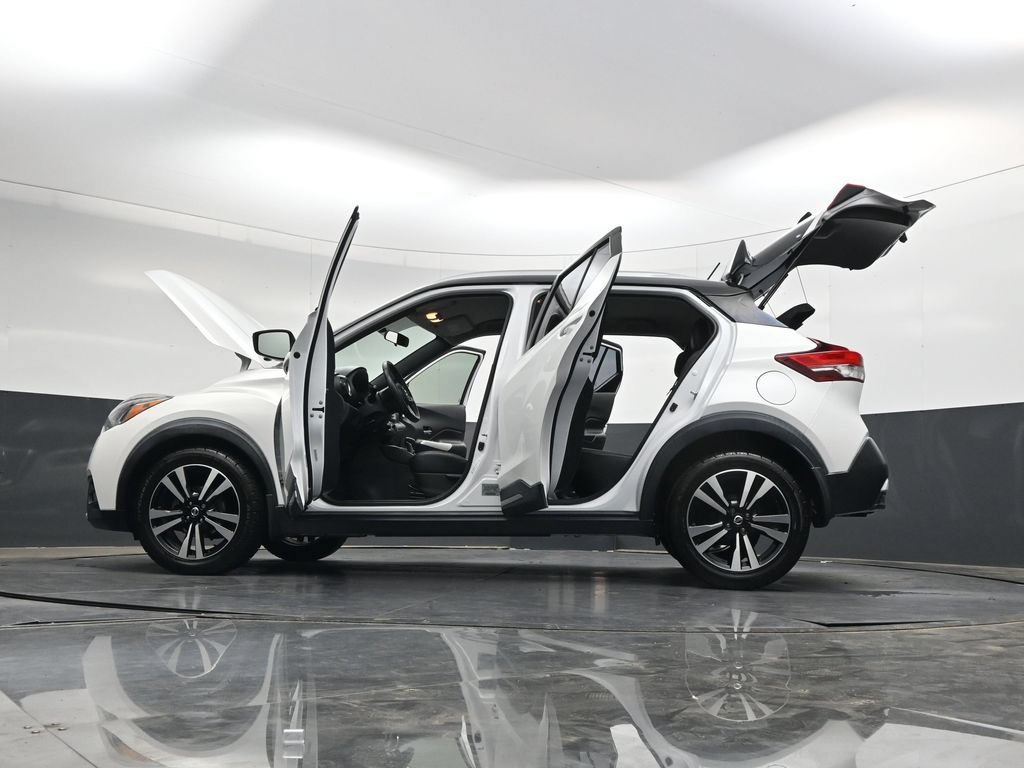 Used 2018 Nissan Kicks SR w/ Premium Package FWD image 43