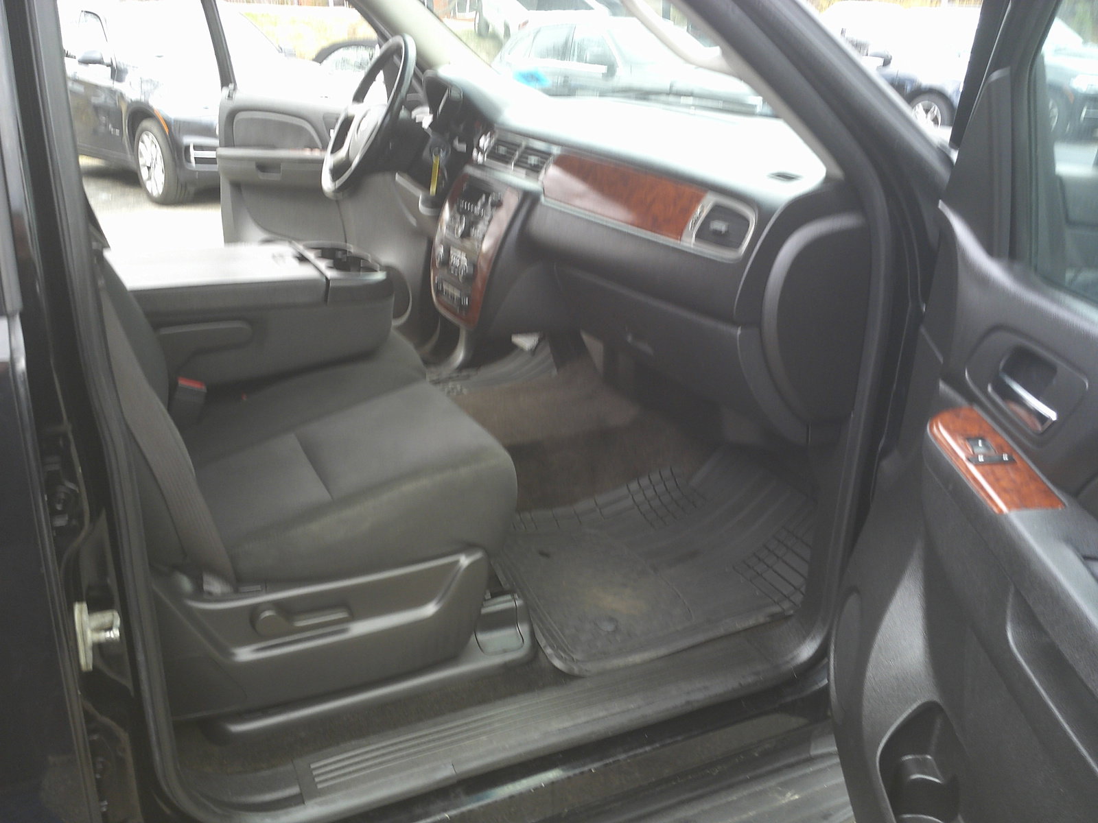 Used 2013 Chevrolet Tahoe LS w/ Convenience Package AWD/4WD image 12