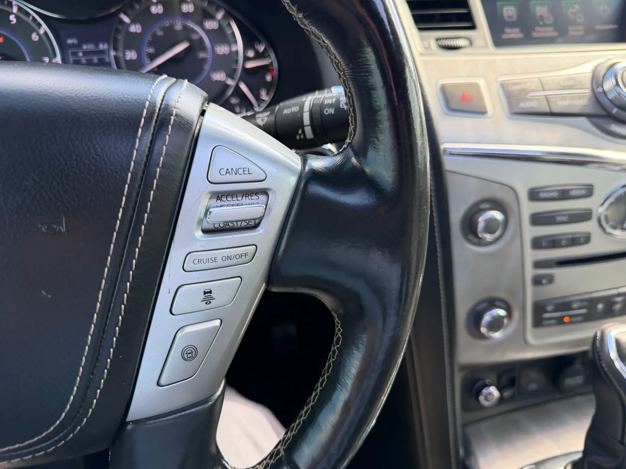Used 2019 INFINITI QX80 Limited w/ All-Season Package AWD/4WD image 32