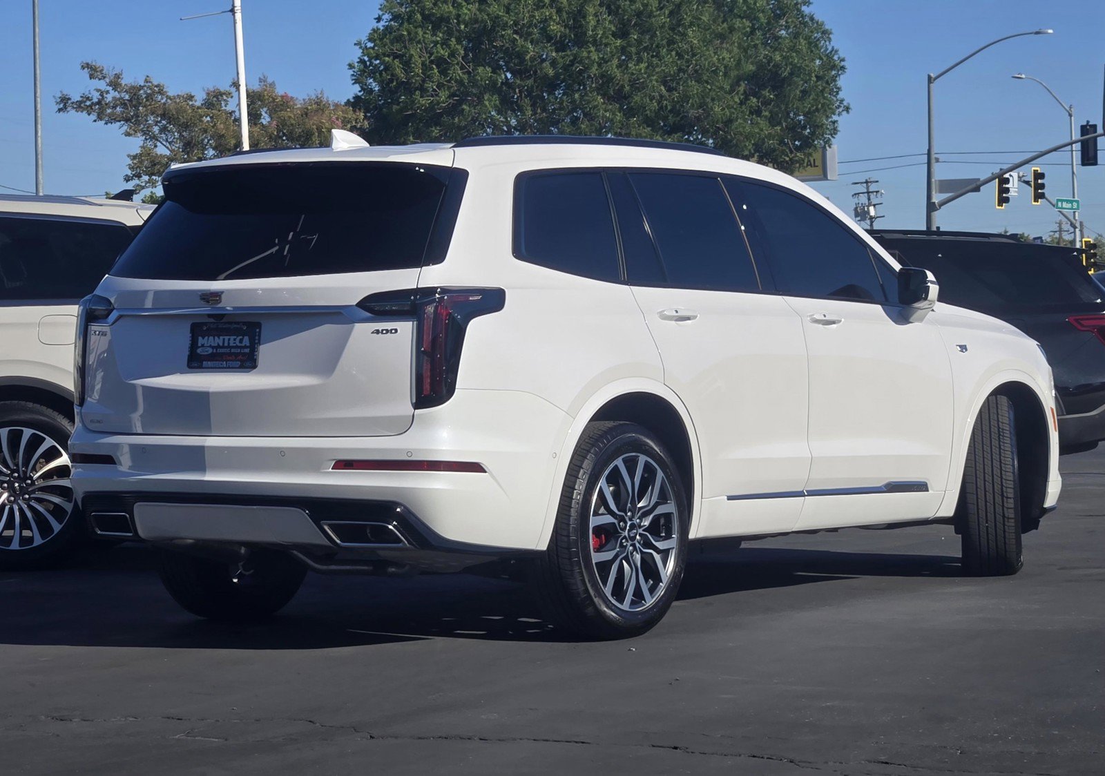 Used 2025 Cadillac XT6 Sport w/ Technology Package AWD/4WD image 3