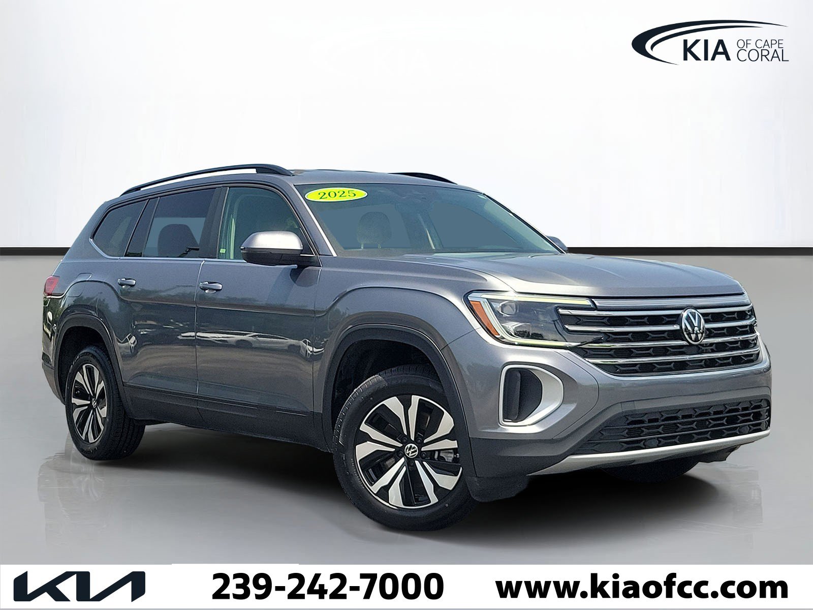 Used 2025 Volkswagen Atlas SE FWD image 1