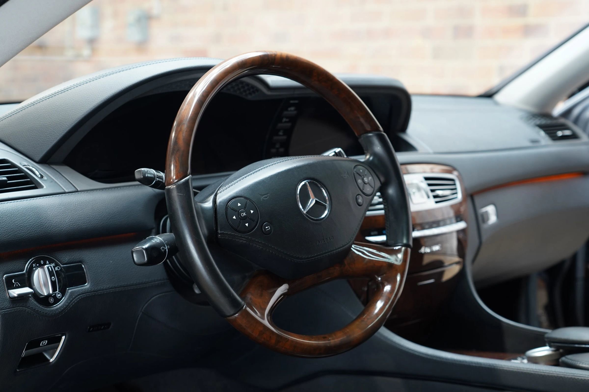 Used 2011 Mercedes-Benz CL 550 4MATIC w/ Sport Pkg Plus One image 40