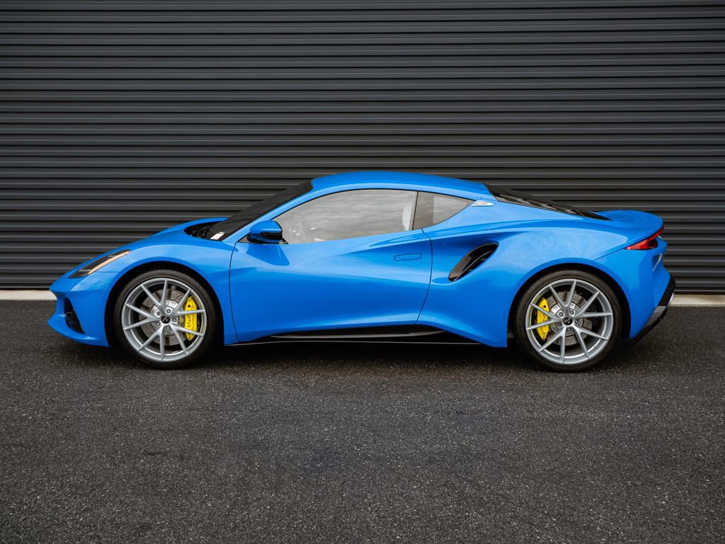 Used 2025 Lotus Emira image 2
