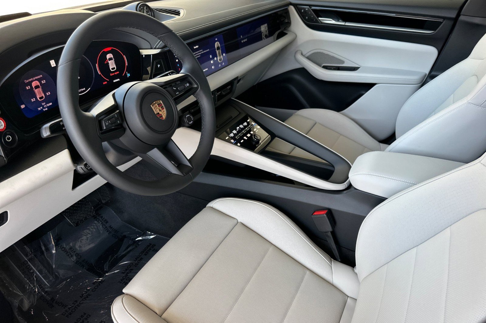 New 2025 Porsche Macan Electric image 4