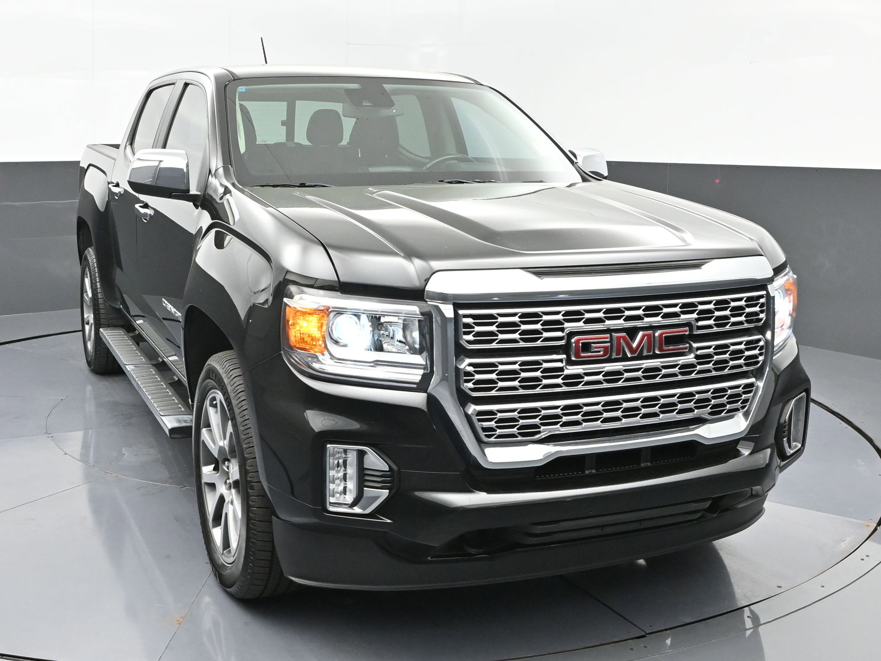 Used 2022 GMC Canyon Denali image 3