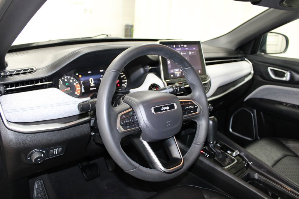 Used 2024 Jeep Compass Latitude image 16