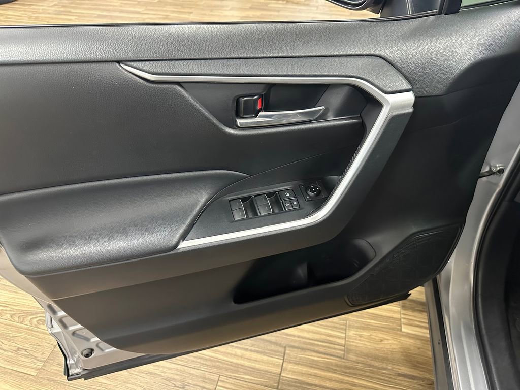 Used 2022 Toyota RAV4 XLE image 11
